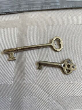 Antique-Style Decorative Skeleton Keys - Silver Finish